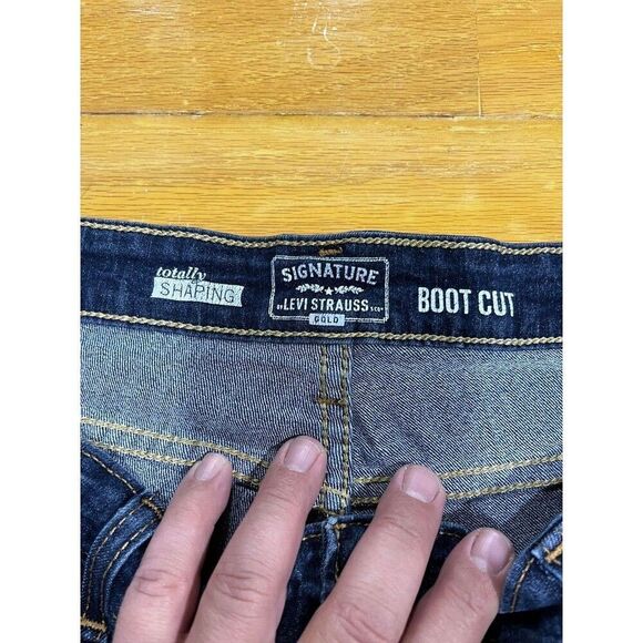 Levi Strauss Women's Jeans Size 38 Blue Totally Shaping Boot Cut High Rise - Picture 5 of 8
